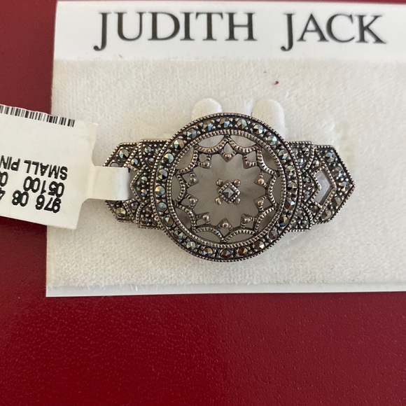 New designer pin - Picture 1 of 1